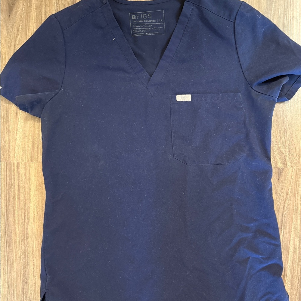 Figs women’s Navy Blue V-Neck Shirt